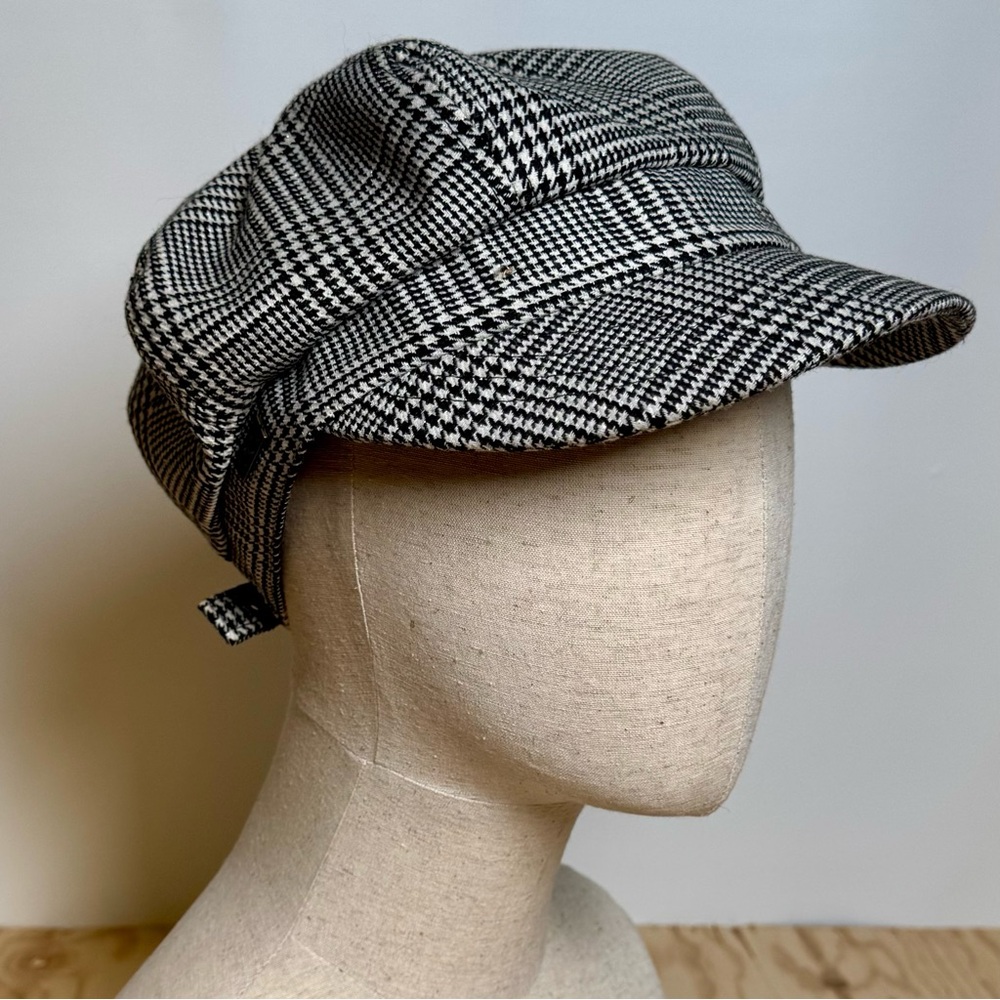 Bᴇᴛᴍᴀʀ Bᴏʏ Mᴇᴇʏs Gɪʀʟ Hᴏᴜɴᴅsᴛᴏᴏᴛʜ ɴᴇᴡsʙᴏʏ ᴄᴀᴘ